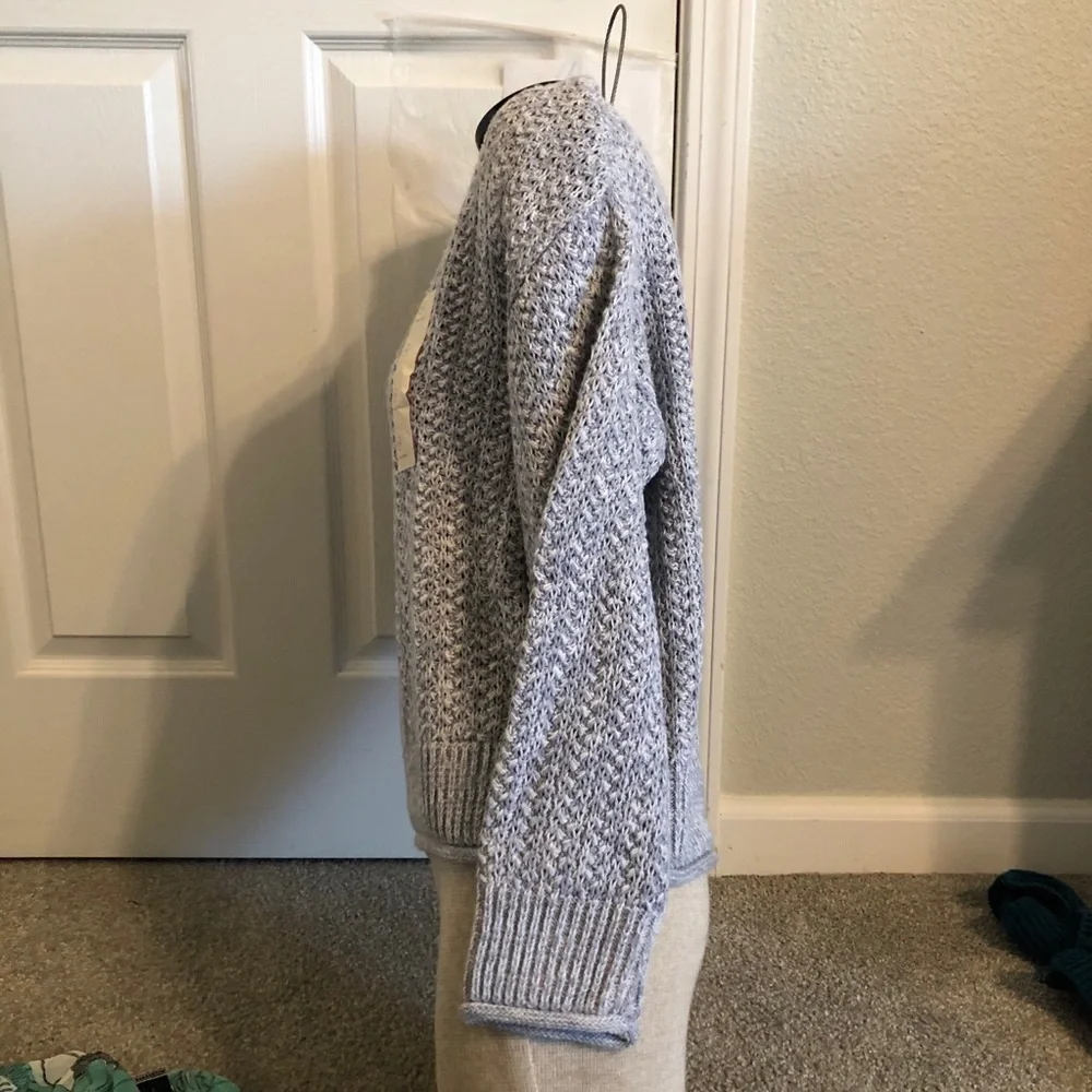 Universal Thread / NWT/ Cropped  Sweater/ XS